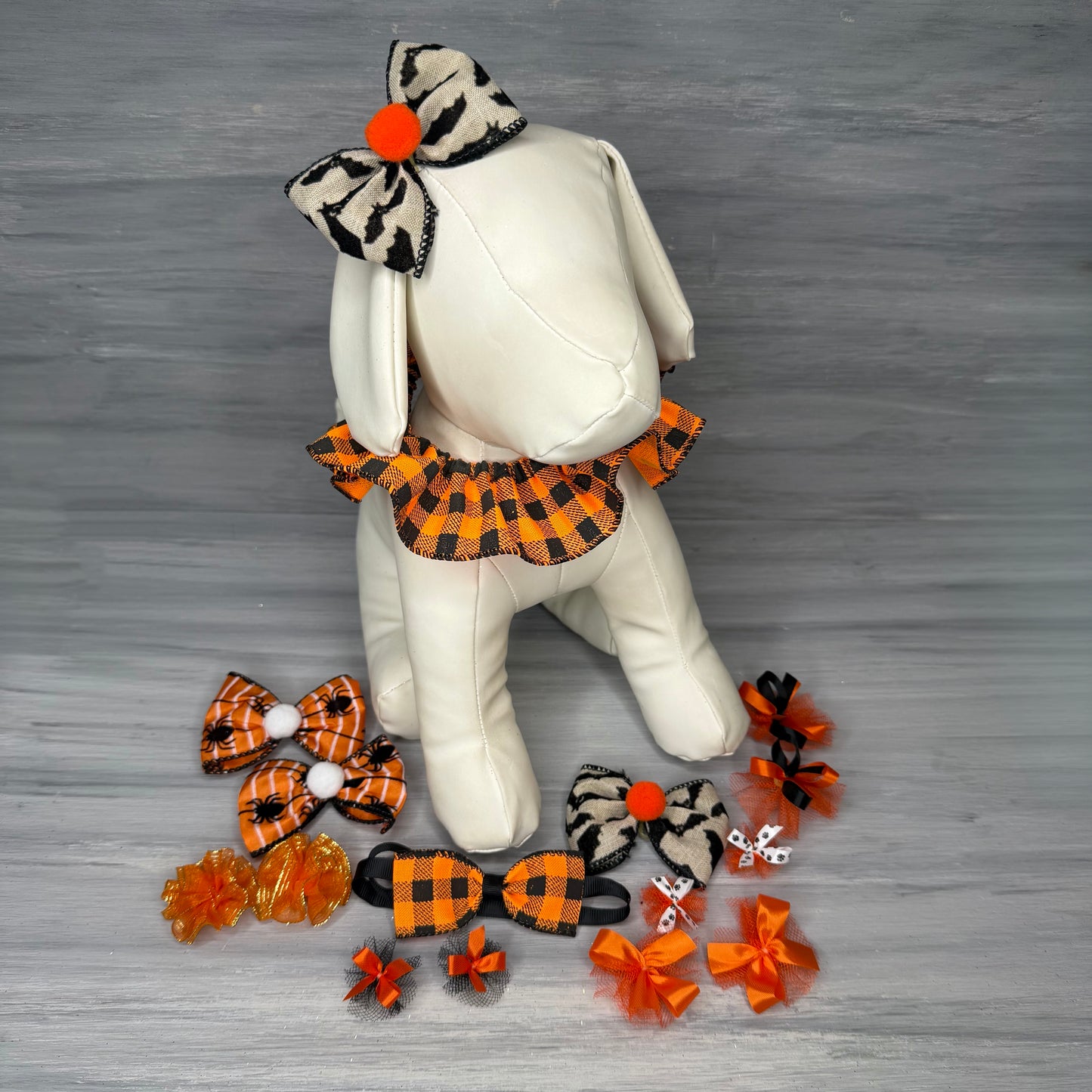 Halloween - Medium - 16 Piece Assortment