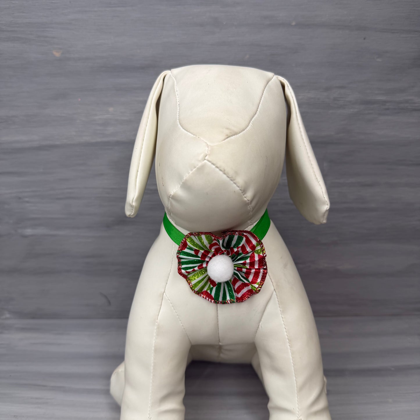 Holiday Cheer - 9 Ruffled Pom Neckwear