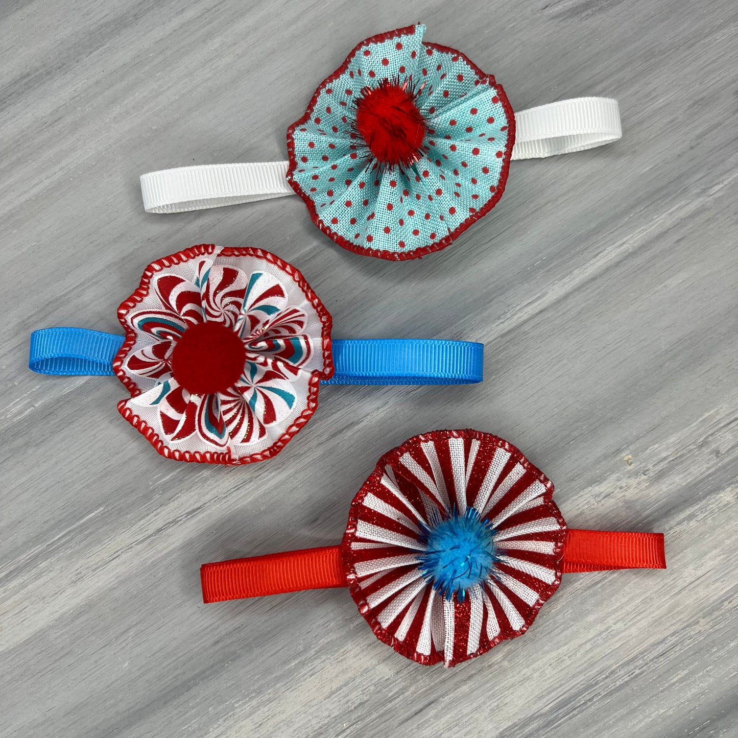 Retro Christmas - 9 Ruffled Pom Neckwear