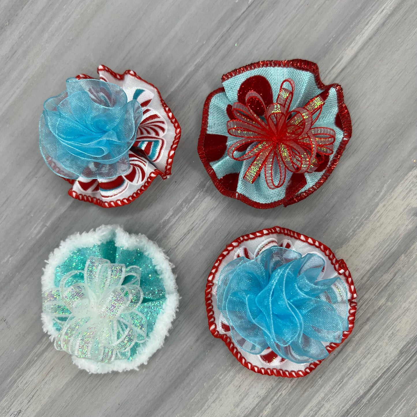 Retro Christmas - Tedi Bows - 12 Medium Bows