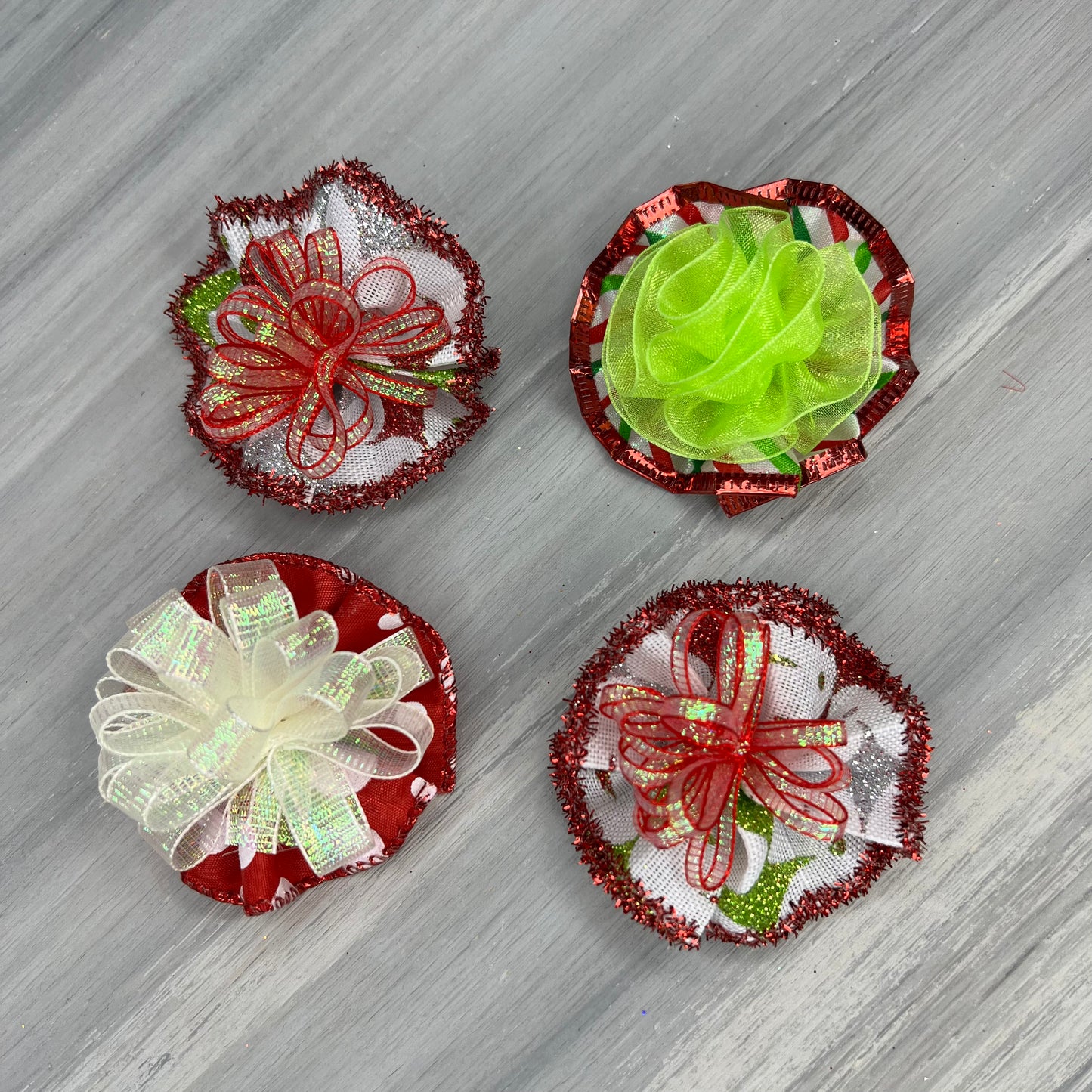 Holly Jolly - Tedi Bow - 12 Medium Bows