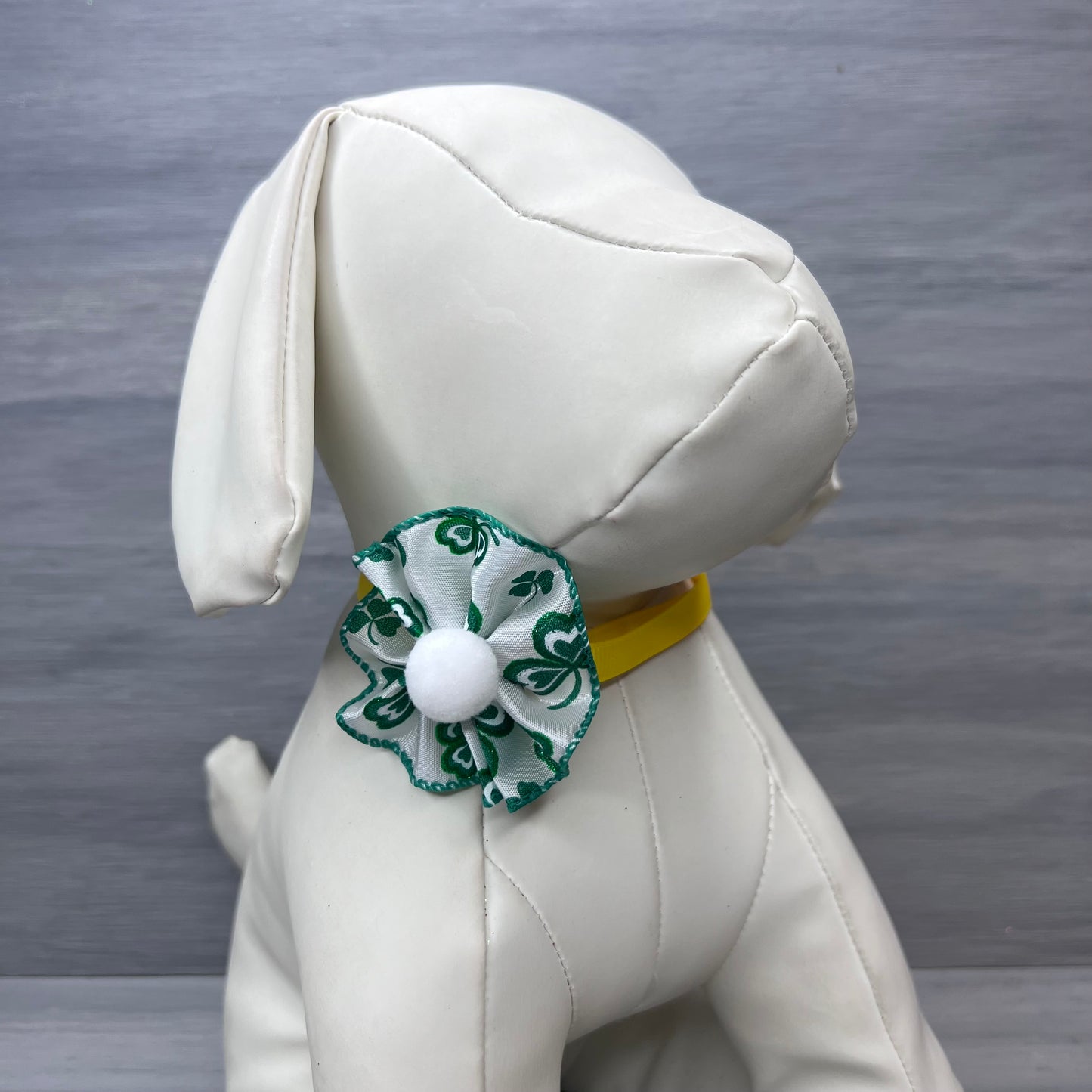 St. Patrick - 9 Ruffled Pom Neckwear
