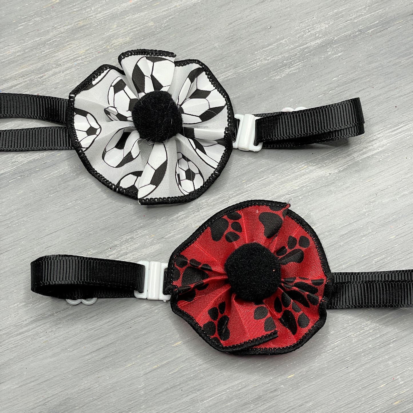 Sporting Dog - 9 Ruffled Pom Neckwear