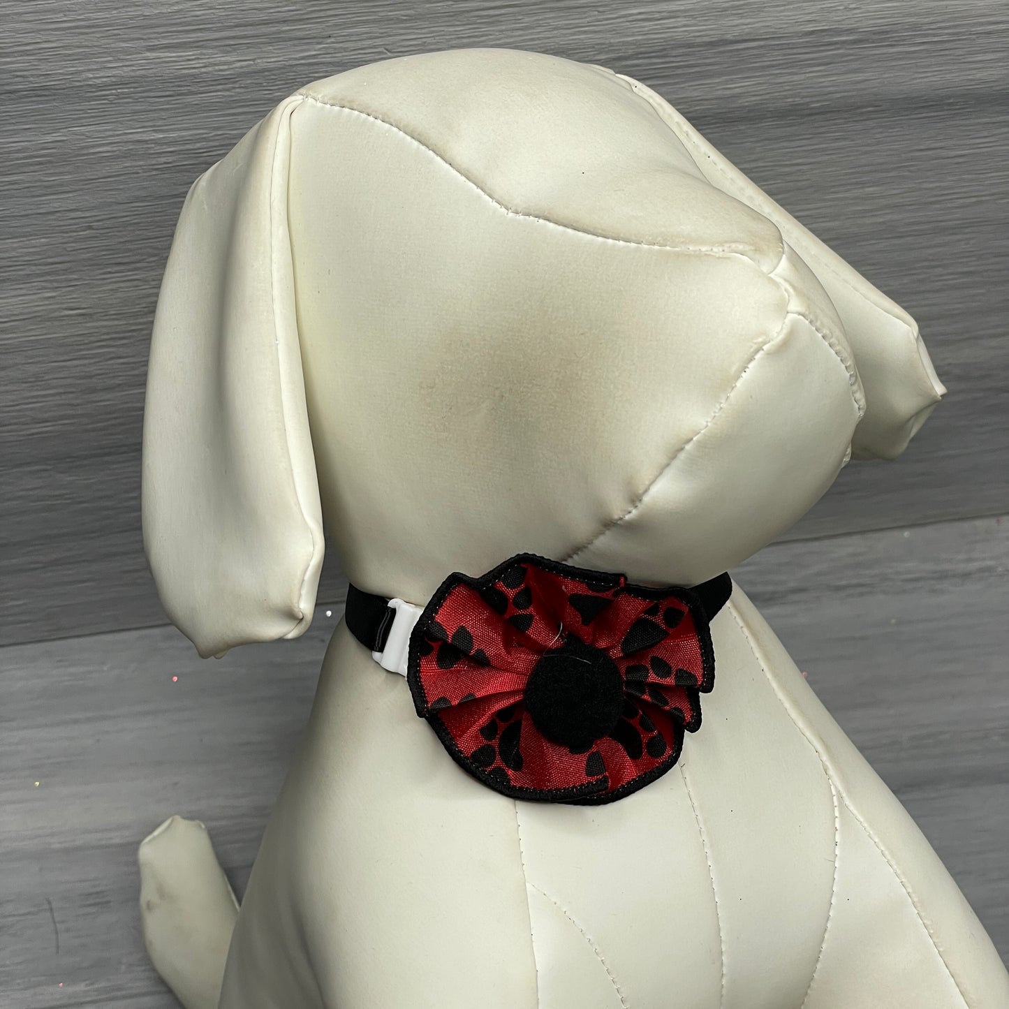 Sporting Dog - 9 Ruffled Pom Neckwear