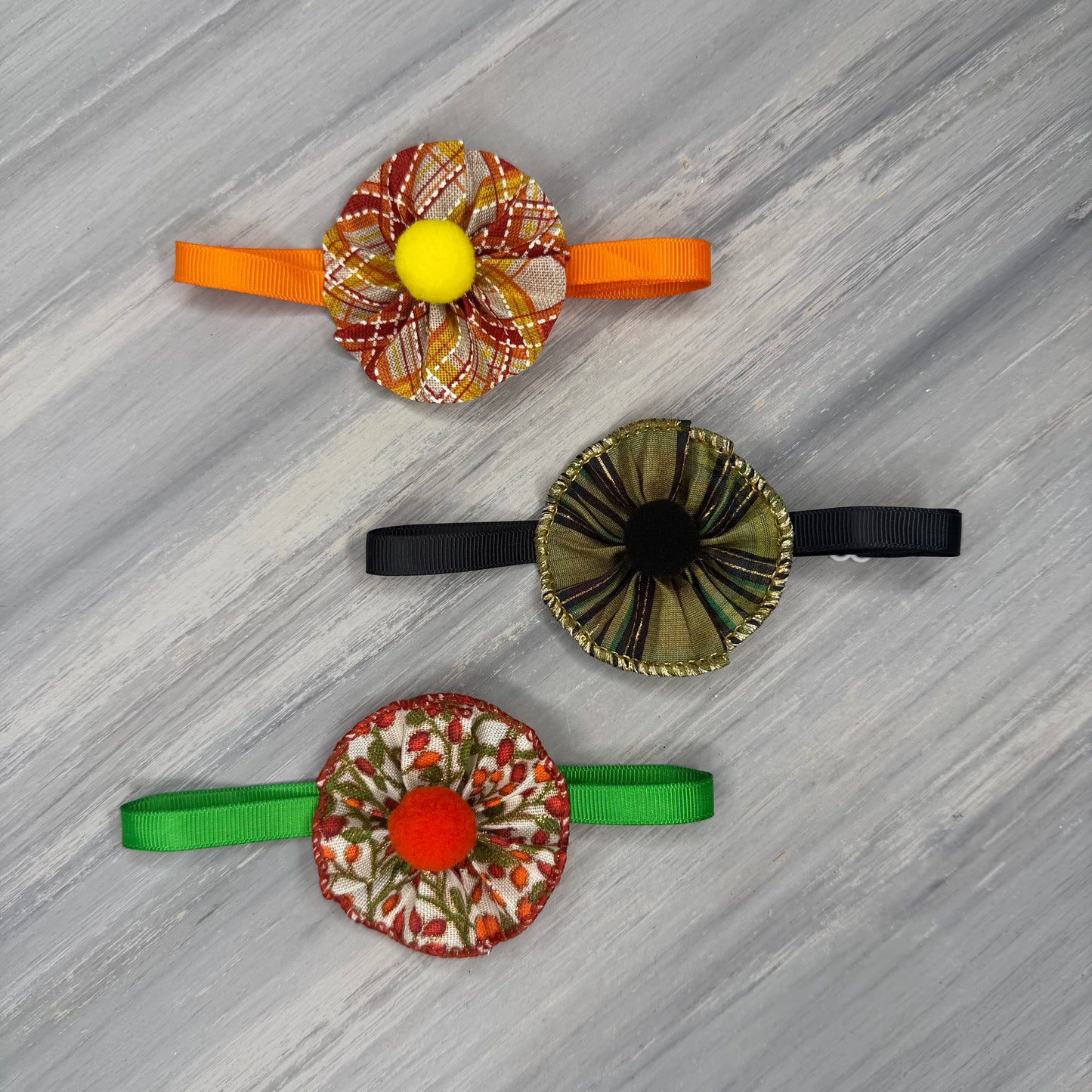 Harvest - 9 Ruffled Pom Neckwear