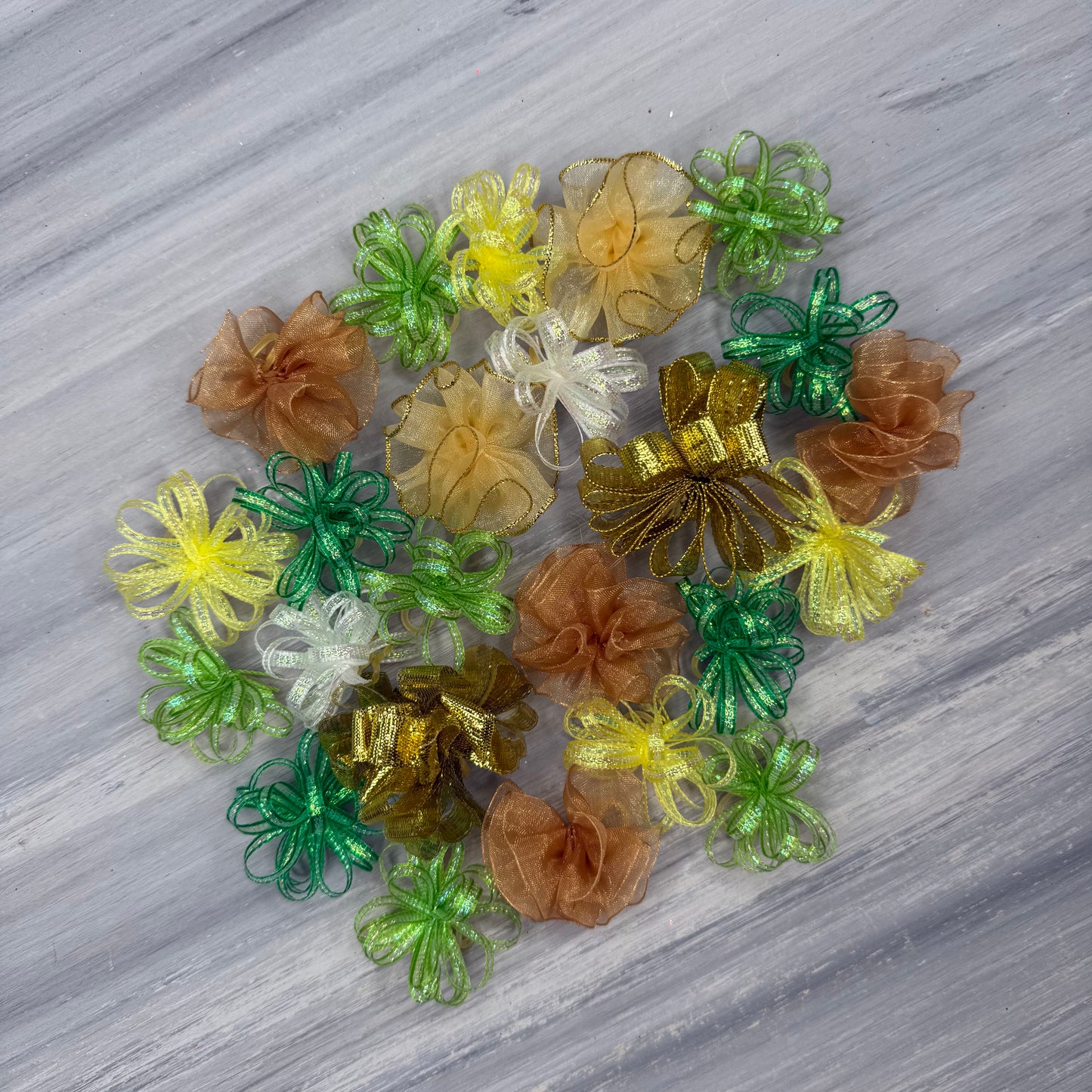 St. Patrick's - Pixie and Puff Collection - 24 Medium Bows