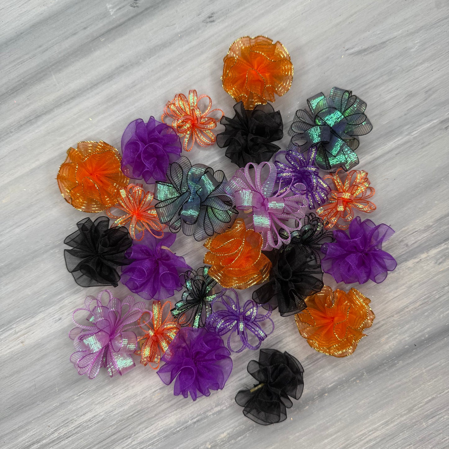 Halloween - Pixie and Puff Collection - 24 Medium Bows